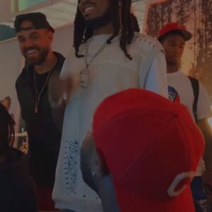 Papatinho Instagram - Hoje é aniversário de um dos meus maiores parceiros de produção, Mike Will Made It! Nessa MPC ai temos uns 30 beats feitos em colaboração, mal posso esperar pra ouvir essas pedradas na rua.. Obrigado por abrir a porta de Atlanta pra mim, Happy Birthday bro!! 👂 🥁 🌎 🇧🇷 🇺🇸!!!