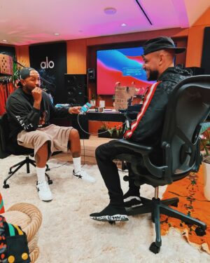 Papatinho Instagram - Hoje é aniversário de um dos meus maiores parceiros de produção, Mike Will Made It! Nessa MPC ai temos uns 30 beats feitos em colaboração, mal posso esperar pra ouvir essas pedradas na rua.. Obrigado por abrir a porta de Atlanta pra mim, Happy Birthday bro!! 👂 🥁 🌎 🇧🇷 🇺🇸!!!