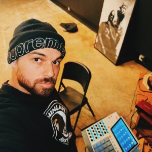 Papatinho Instagram - Muito feliz de tá colhendo os frutos das minhas viagens pra Atlanta… Acabou de sair o álbum novo da rapper mais quente do momento lá fora, e eu fui honrado em participar produzindo a faixa 8 “Outside” junto com o meu parceiro Mike Will Made it, let’s go Mike!! mais novidades vindo ai!! 👂 🥁 🇺🇸 🇧🇷 🌎 

So happy to get to show you all the work i been putting in on my trips to Atlanta... the new album by the hottest female rapper just came out, and I was honored to producing the track 8 “Outside” with my homie Mike Will Made it, let’s go Mike!! More news coming!! 👂 🥁 🇺🇸 🇧🇷 🌎