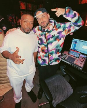 Papatinho Instagram - Riscando mais um sonho da lista, trabalhando com a lenda @timbaland !!! 🙏🏼
Em diversas realizações que pude conquistar como produtor, poder ver meu ídolo reagindo assim no meu beat faz valer a pena todo esforço pra chegar até aqui. Ainda mais com uma reação dessas! Haha
Obrigado pelo convite Timbaland you are amazing! 🇧🇷 🇺🇸 
Mais novidades vindo aí!!
#PAPATIMBALAND