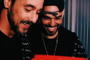 Papatinho Instagram - Entre as últimas novidades também saiu “Rapaz Comum”, música do projeto Papatracks… Chamei os mlqs da batalha e eles representaram muito no boom bap! Acessa lá no canal da Papatunes… tá irada!

🎥 @victorvaretto
📸 @euicaro