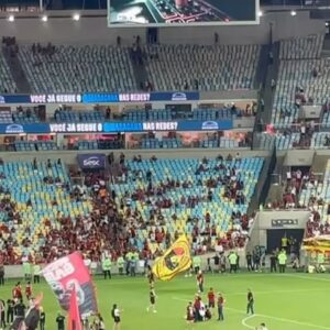 Papatinho Instagram - Que honra receber os jogadores do Flamengo aqui na Papatunes, e ter assinado a trilha sonora pro comercial da nova camisa junto com meu parceiro TOKIODK..
O novo manto tá na rua! E a música também! 🔴⚫

📸 Jorge Porci