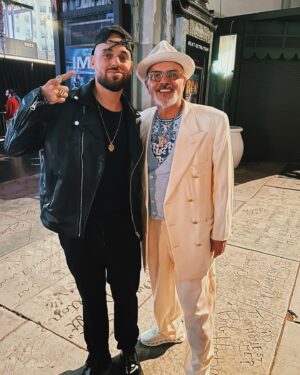 Papatinho Instagram - “Make Beats or Die”
Muito maneiro ver onde meu trabalho tá chegando, sensação incrível tá vivendo isso…
Ontem foi um dia muito especial.
Première do filme “Bad Boys Ride or Die” em Hollywood, com Will Smith, Martin Lawrence e todo o elenco. Queria agradecer todos que trabalharam comigo pra isso acontecer! Faço parte da trilha sonora oficial do filme. Dia 7 de Junho nos Cinemas!