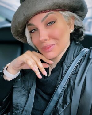 Parichehr Moshrefi Instagram - 🤎🤍
.

.
#پریچهر_مشرفی 

#parichehr #parichehrmoshrefi 
.
#explore #explorepage #explorepage✨ #iranian #iran🇮🇷 #iranian_artist #iranianactresses
#larisslifestyle