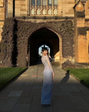 Parisa Shams Instagram - Wore my favorite kebaya and flowers bloomed all around me. It was perfect 🥹🫶🏻