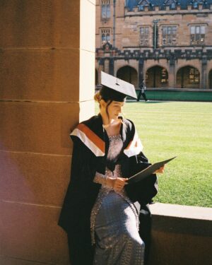 Parisa Shams Instagram - Bachelor of Commerce with double majors in Marketing and, Theatre & Performance Studies 👩🏻‍🎓🎉

I actually graduated years ago, when the borders were closed during the height of the pandemic. So I wasn’t able to attend my graduation ceremony 🥲 As heartbreaking as it was, I am still very grateful because I learned and grew so much during my university days.

I promised myself that I would still take some graduation pictures for memory sake. So here they are, better late than never! Happy and blessed 🥹🫶🏻