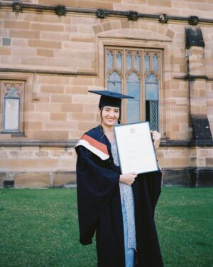 Parisa Shams Instagram - Bachelor of Commerce with double majors in Marketing and, Theatre & Performance Studies 👩🏻‍🎓🎉

I actually graduated years ago, when the borders were closed during the height of the pandemic. So I wasn’t able to attend my graduation ceremony 🥲 As heartbreaking as it was, I am still very grateful because I learned and grew so much during my university days.

I promised myself that I would still take some graduation pictures for memory sake. So here they are, better late than never! Happy and blessed 🥹🫶🏻