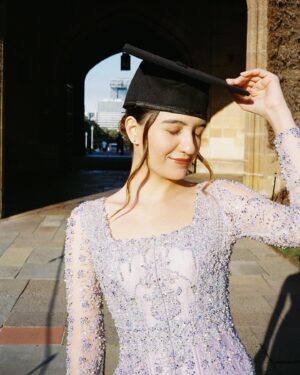 Parisa Shams Instagram - Bachelor of Commerce with double majors in Marketing and, Theatre & Performance Studies 👩🏻‍🎓🎉

I actually graduated years ago, when the borders were closed during the height of the pandemic. So I wasn’t able to attend my graduation ceremony 🥲 As heartbreaking as it was, I am still very grateful because I learned and grew so much during my university days.

I promised myself that I would still take some graduation pictures for memory sake. So here they are, better late than never! Happy and blessed 🥹🫶🏻