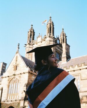 Parisa Shams Instagram - Bachelor of Commerce with double majors in Marketing and, Theatre & Performance Studies 👩🏻‍🎓🎉

I actually graduated years ago, when the borders were closed during the height of the pandemic. So I wasn’t able to attend my graduation ceremony 🥲 As heartbreaking as it was, I am still very grateful because I learned and grew so much during my university days.

I promised myself that I would still take some graduation pictures for memory sake. So here they are, better late than never! Happy and blessed 🥹🫶🏻