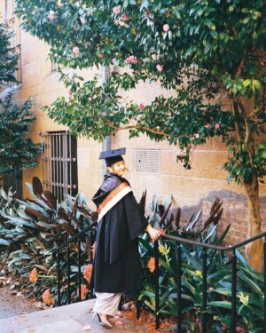 Parisa Shams Instagram - Bachelor of Commerce with double majors in Marketing and, Theatre & Performance Studies 👩🏻‍🎓🎉

I actually graduated years ago, when the borders were closed during the height of the pandemic. So I wasn’t able to attend my graduation ceremony 🥲 As heartbreaking as it was, I am still very grateful because I learned and grew so much during my university days.

I promised myself that I would still take some graduation pictures for memory sake. So here they are, better late than never! Happy and blessed 🥹🫶🏻