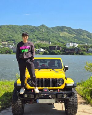 Park Eun-seok Instagram - 날씨가 너무 좋은 양평라이프 
.
.
#jeep #jeepkorea #wranglerunlimited