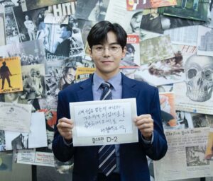 Park Eun-seok Instagram - 히스토리보이즈 #연극 D-2
.
개막 이틀전입니다. 그동안 치열하게 준비해온 저와 저희 옥스브릿지 학생들 응원해주러 오세요! #린톳샘과 #헥터샘 #그리고 #교장샘두요 
#연극 #히스토리보이즈 #두산아트센터 #연강홀 #종로4가