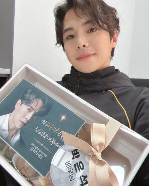 Park Eun-seok Instagram - <Faust>
연극 파우스트 첫공!
은석기시대 여러분 항상 서포트에 감사드립니다!
극장에서 만나요🎉
#faust #lgartcenter