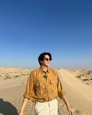 Park Eun-seok Instagram - Desert Safari in Abu Dhabi. Unforgettable moment riding through the desert sand dunes and bbq at sunset. 
아부다비에서 겨울 맞이☀️
낭만적인 사막 그리고 선셋 바비큐
.
.
#InAbuDhabi
@visitabudhabi