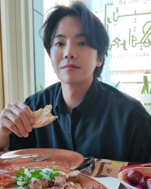 Park Eun-seok Instagram - Nightlife in Abu Dhabi and traditional Kabab! 
아부다비의 나이트라이프 & 맛집.
.
.
#InAbuDhabi
@visitabudhabi