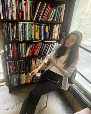 Park Hae-eun Instagram - Strolling around #다운타운