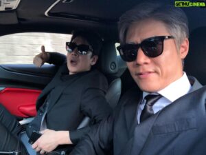 Park Ho-san Instagram - 믿기지도 않고 믿고 싶지도 않지만
부고장을 받고서야 그제서야…
나에겐 선균이 보단 동훈이였던 선균아 동훈아
내 동생아 
니가 무얼 했던 난 정말 널 믿어
얼마나 괴로웠을까
얼마나 힘들었으면…
식장에 가봐야 하는데, 좀 무섭다 …
어쨌던 가볼거야 오늘
이따가 말 못하더라도 이 말 가지고 가
난, 널 아는 우리 모두는, 정말로 정말로 널 믿어

이왕에 누웠으니
편하게, 이제 두다리 쭉 뻗고, 상심 모두 지우고 날리고
편하게 자렴, 편하게 쉬렴
따뜻했던 동생아 ♥️