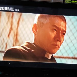 Park Ho-san Instagram - #교구장 으로 짧지만 강하게 불타올랐던 
#모범택시2 가 어제 21% 시청률로 막을 내렸습니다 
마지막에 합류한 만큼 무지개 식구들, 연출님, 스텝분들과 정을 쌓을 시간은 부족했지만 그래도 마주칠때마다 따뜻하게 맞아주셔서 오래 호흡 맞췄던 팀처럼 일 할 수 있었습니다
길게 이어온 명성에 금가지 않기만을 바랬고 다행히 잘 마무리 되어 더없이 기쁩니다
다른 작품에서도 다시 뵐 수 있길 긴절히 바래봅니다
감사했어요 🥰
재밌게 보던 작품에 한 배역 맡을 수 있어서 영광이였습니다 🙏