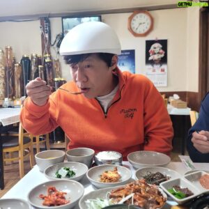 Park Ho-san Instagram - #광고
 
"형 모자 새로 샀어요?"
"응, 모자 아니야~" ㅋ
 
촬영장에서도, 밥 먹을 때도, 집에서 휴식할 때도
간편하게 사용하기 좋은 탈모 치료 의료기기 LG 프라엘 메디헤어
 
주변에서 하나같이 강조하는 말
탈모는 예방과 꾸준한 관리가 중요하다!
그래서 저도 주 3회 최대 27분 사용하며 관리에 힘써보려 합니다.
 
추운 날씨에 집에서 대본 공부하면서
착용하고 있으면 시간이 금방 가더라구요🥰
 
식약처 허가와 FDA 인증을 받은 탈모 치료 의료기기 #LG메디헤어
겨울철 탈모 관리는 LG 프라엘 메디헤어로 함께 하세요.
 
#LG메디헤어 #메디헤어 #탈모관리 #탈모치료 #남성탈모 #초기탈모
