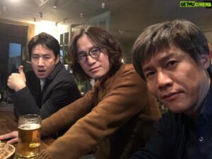 Park Ho-san Instagram - 믿기지도 않고 믿고 싶지도 않지만
부고장을 받고서야 그제서야…
나에겐 선균이 보단 동훈이였던 선균아 동훈아
내 동생아 
니가 무얼 했던 난 정말 널 믿어
얼마나 괴로웠을까
얼마나 힘들었으면…
식장에 가봐야 하는데, 좀 무섭다 …
어쨌던 가볼거야 오늘
이따가 말 못하더라도 이 말 가지고 가
난, 널 아는 우리 모두는, 정말로 정말로 널 믿어

이왕에 누웠으니
편하게, 이제 두다리 쭉 뻗고, 상심 모두 지우고 날리고
편하게 자렴, 편하게 쉬렴
따뜻했던 동생아 ♥️