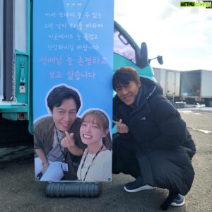 Park Ho-san Instagram - 우리 #세정이 #김세정 이가요
이렇게 이뿐짓만 골라서 해요 ㅠㅠ
너무 고맙다 세정아
날추운날 따뜻하게들 촬영 할 수 있겠어 
🥰👍♥️

#홧팅이절로 #오늘의웹툰 #편집부 #의리녀