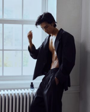 Park Hyeong-seop Instagram - Warm or cold? 🍾