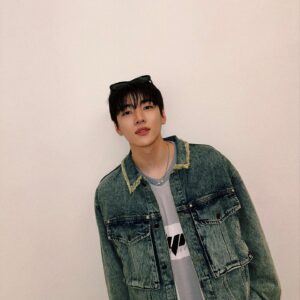 Park Jae-chan Instagram - 위크👖