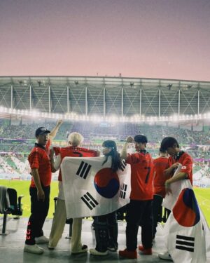Park Ji-bin Instagram - 소중한 선물 감사합니다 🇰🇷

고생 많으셨습니다 👏👏👍

#qatar #월드컵 #대한민국