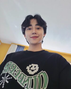 Park Ji-bin Instagram - 🌞💙💜