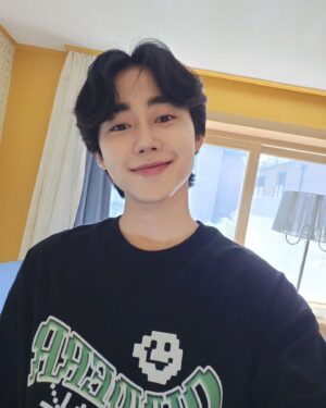 Park Ji-bin Instagram - 🌞💙💜