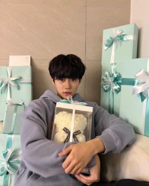 Park Ji-bin Instagram - #내생일 #0314 #고마워요 🖤