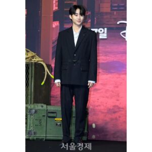 Park Ji-bin Instagram - 디즈니플러스 <킬러들의쇼핑몰> 공개되었습니다!
많관부 🫣  예쁜사진 감사합니다🌸

#디즈니플러스 #disneypluskr #킬러들의쇼핑몰 #ashopforkillers
