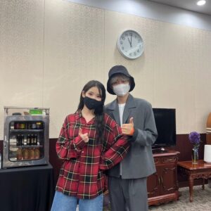 Park Ji-bin Instagram - 행복했던 어제 
멋있어 누나 고마워 🌹