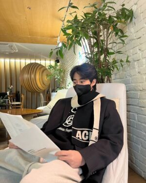 Park Ji-bin Instagram - 🫢