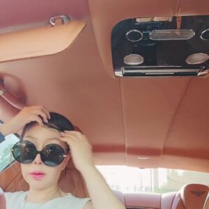 Park Joon-geum Instagram - 운동후 땀범벅~
우연히 라디오에 백지영의 노래가
추억을 소환한다
이런 날 시원하게 #베리어클리닉 
안젤리나 샴푸로 시원하게 샤워~~
오후 잘 마무리하세요🥰