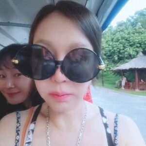 Park Joon-geum Instagram - 포상휴가~~닥터차정숙~~베트남
썬그라스정보~ㅎㅎ 린다페로우입니다