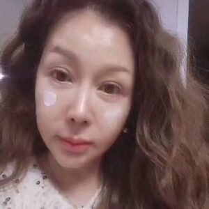 Park Joon-geum Instagram - 12월30일 밤12시15분
세인트프랑트리트먼트크림. 현대홈쇼핑
함께해요~~