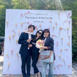 Park Joon-geum Instagram - 매니저축하축하~~날위해애써주는 우리스탭 항상고맙고
사랑합니다