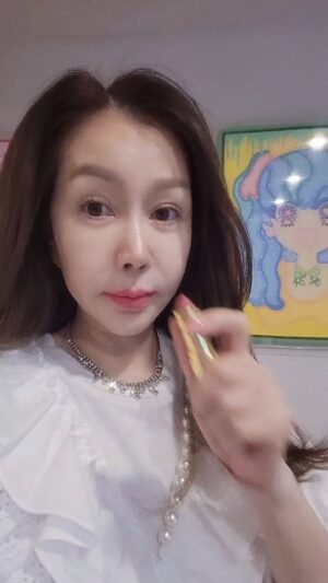 Park Joon-geum Instagram - 12월18.월욜. 오후
 11시50분 현대홈쇼핑~~리나시타립스틱