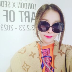 Park Joon-geum Instagram - 전시회~~마크슬로퍼
