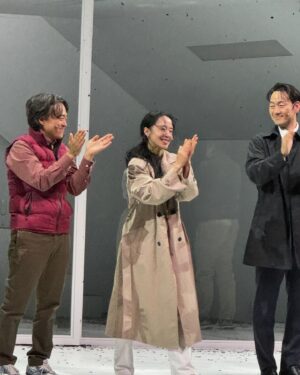 Park Jun-myun Instagram - 벗꽃동산 - 4개월전에 티켓팅했다 

#전도연 #박해수 #사이먼스톤