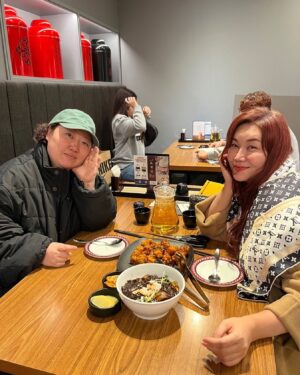 Park Jun-myun Instagram - 마담떼나르디에 조촐한 회식!