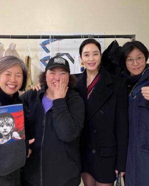 Park Jun-myun Instagram - 그저 사랑하는 마음뿐 …💞 혜수선배님! 감사합니다!!!! 오늘 공연한 동료들하고 사진 찍으것도 좀 올립니다!!! #레미제라블