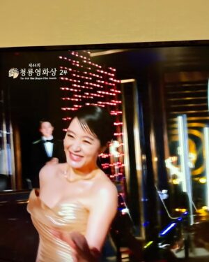 Park Jun-myun Instagram - 1993-2023년 청룡영화제의 여신을 보내드립니다 사랑합니다!!!! 김혜수선배님!! 너무 사랑합니다!!!!!