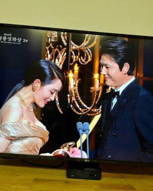 Park Jun-myun Instagram - 1993-2023년 청룡영화제의 여신을 보내드립니다 사랑합니다!!!! 김혜수선배님!! 너무 사랑합니다!!!!!