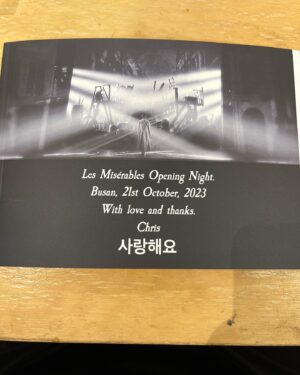 Park Jun-myun Instagram - 프리뷰가 끝나고 10월21일 오늘 본공연 오픈합니다!!10년째 한국에 방문해서 레미제라블 이끌어주시는 크리스연출님이 연습실 사진 스케치해서 앨범선물 만들어주셨네요..(언제 찍으셨죠?ㅋ) 감사합니다 사랑합니다! 잘가요 “크리스” 서울에서 만나요!!! #레미제라블