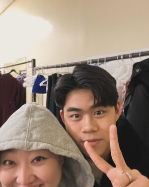 Park Jun-myun Instagram - 오늘 손님 무슨일이야…지난시즌 장발장 양준모,지난시즌 가브로쉬 태경이, 그리구 종혁이 오빠랑 아들 준수 (준수는 키가 192) #격세지감