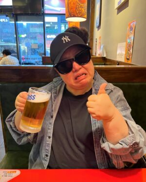 Park Jun-myun Instagram - 맥주는 cass 🍺🍻