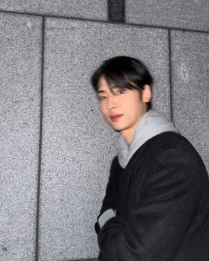 Park Jung-woo Instagram - 슈슉
#hoody #boy