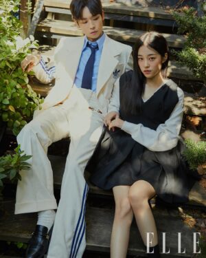 Park Jung-woo Instagram - .
ELLE & ‘백현진‘ ’박정우‘ (연두 HI)

#netflix #20세기소녀 #백현진 #노윤서